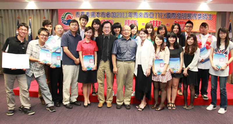 臺中市長胡志強頒獎表揚亞洲大學發明團隊